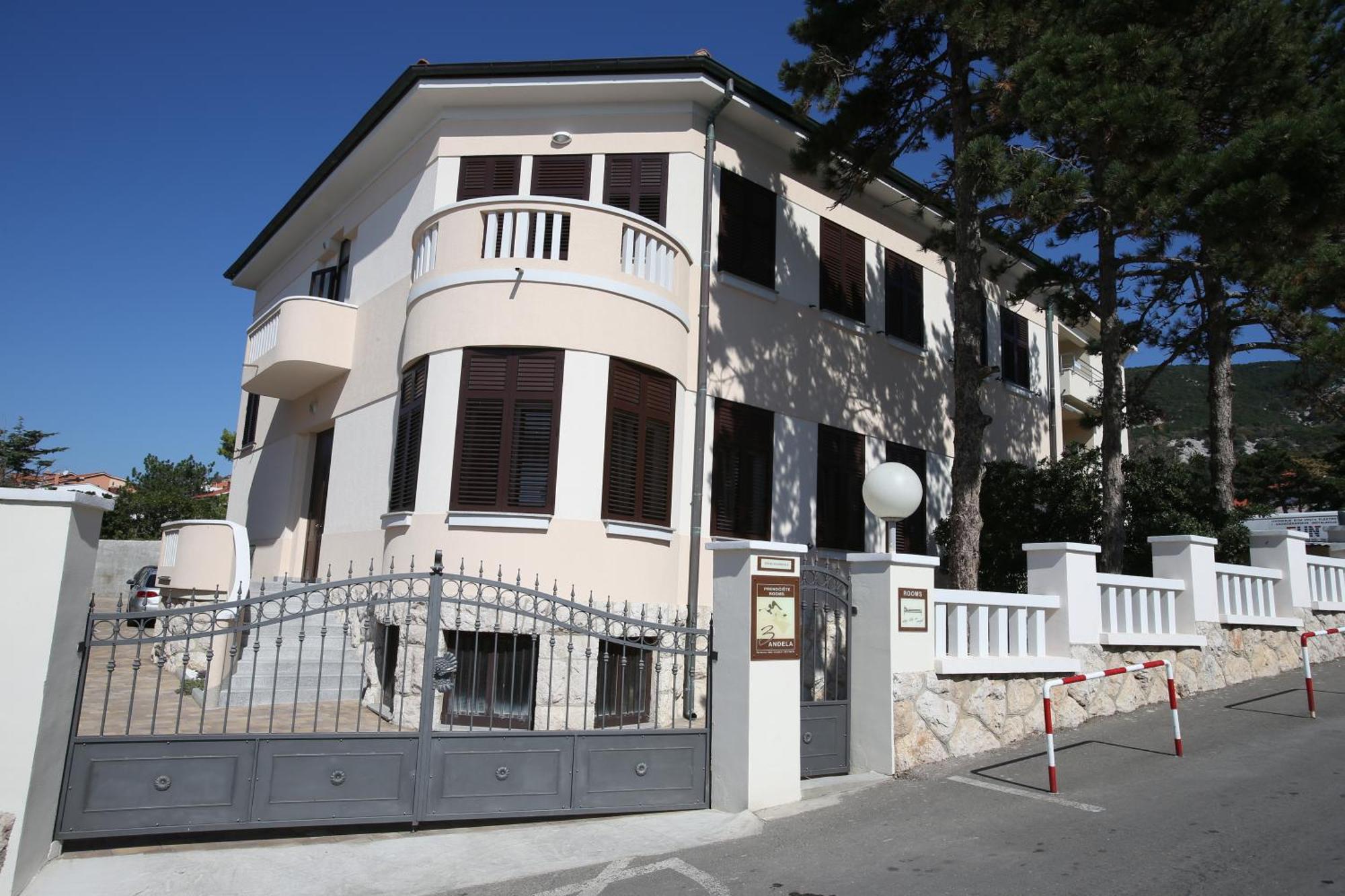 Apartment & Rooms Three Angels باشْكا المظهر الخارجي الصورة